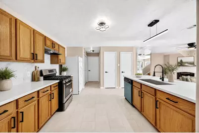 15014 Middle Oaks Boulevard, Houston, TX 77082 - Photo 13