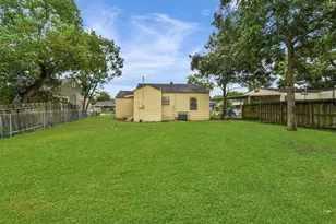 1601 Alabama St, Baytown, TX 77520 - Photo 13