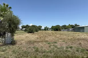 2336 E Bayshore Dr, Dickinson, TX 77539 - Photo 1
