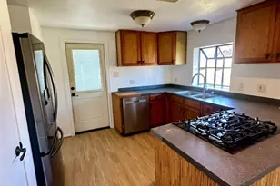 124 7th St, Dickinson, TX 77539 - Photo 5