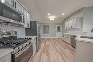 2 Garden Lodge Pl, The Woodlands, TX 77382 - Photo 11