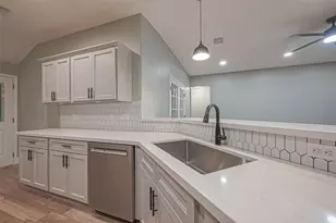 2 Garden Lodge Pl, The Woodlands, TX 77382 - Photo 13