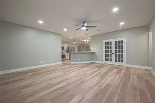 2 Garden Lodge Pl, The Woodlands, TX 77382 - Photo 7