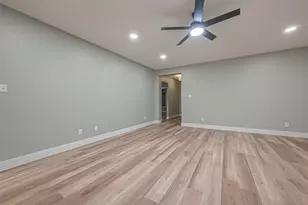 2 Garden Lodge Pl, The Woodlands, TX 77382 - Photo 9