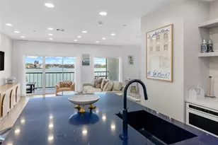 401 Lakeside Ln, Nassau Bay, TX 77058 - Photo 1