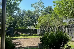 62 Meadow Lea Dr, Houston, TX 77022 - Photo 15