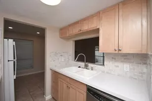 9536 Windswept Ln, Houston, TX 77063 - Photo 7