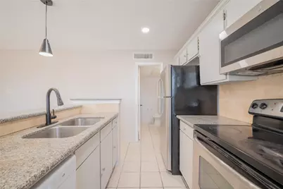 781 Country Place Drive #2052, Houston, TX 77079 - Photo 17