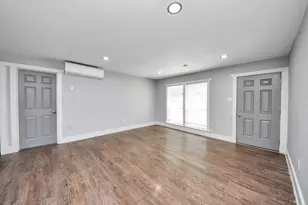 5738 Kenilwood Dr, Houston, TX 77033 - Photo 11