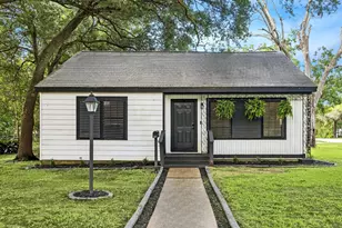2423 Meadow Ln, La Marque, TX 77568 - Photo 1