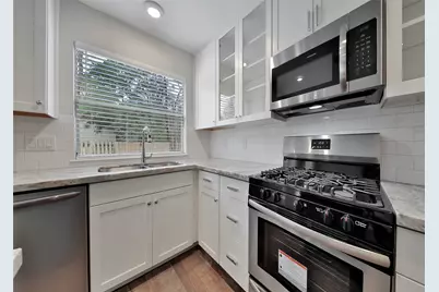 32 E Lance Leaf Road, The Woodlands, TX 77381 - Photo 5
