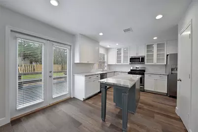 32 E Lance Leaf Road, The Woodlands, TX 77381 - Photo 7