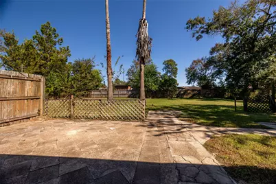 218 N Franklin Avenue, Cleveland, TX 77327 - Photo 11