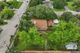 1613 S Hood St, Alvin, TX 77511 - Photo 35