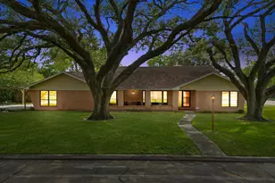 1613 S Hood St, Alvin, TX 77511 - Photo 37