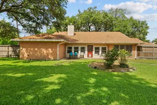 1613 S Hood St, Alvin, TX 77511 - Photo 5