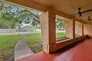 1613 S Hood St, Alvin, TX 77511 - Photo 7