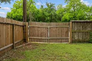 1613 S Hood St, Alvin, TX 77511 - Photo 33