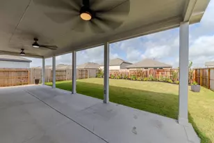 2074 Solstice Lndg Dr, Brookshire, TX 77423 - Photo 3