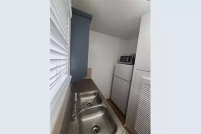 4414 Woodside Street #8, Houston, TX 77023 - Photo 9