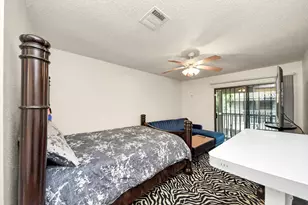 9512 Windswept Ln, Houston, TX 77063 - Photo 39