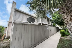 9512 Windswept Ln, Houston, TX 77063 - Photo 5