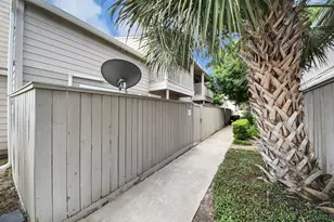 9512 Windswept Ln, Houston, TX 77063 - Photo 7
