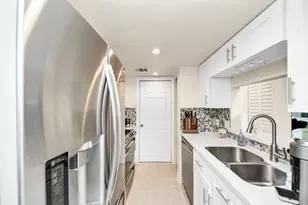 9512 Windswept Ln, Houston, TX 77063 - Photo 17