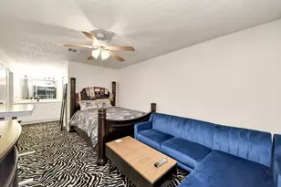 9512 Windswept Ln, Houston, TX 77063 - Photo 37