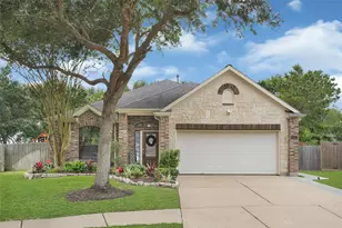 501 Burham Ln, League City, TX 77573 - Photo 1