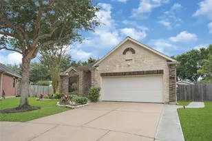 501 Burham Ln, League City, TX 77573 - Photo 3