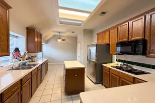 3314 Stonehurst Ct, Pearland, TX 77584 - Photo 5