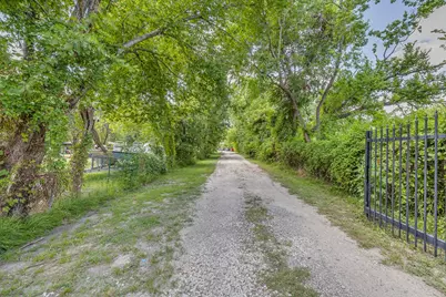 1725 Strawn Road, Houston, TX 77039 - Photo 9