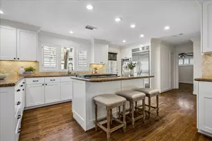 10323 Green Tree Rd, Houston, TX 77042 - Photo 9