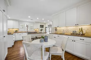 10323 Green Tree Rd, Houston, TX 77042 - Photo 11