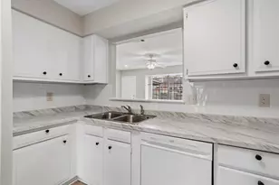 6907 Chasewood Dr, Missouri City, TX 77489 - Photo 9