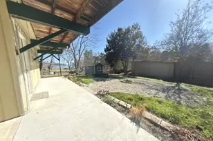 190 White Oak Cir, Point Blank, TX 77364 - Photo 37