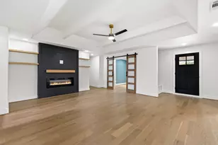 10514 Emnora Ln, Houston, TX 77043 - Photo 9