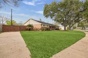 5602 Cartagena St, Houston, TX 77035 - Photo 27