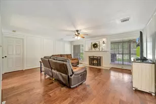 15110 Greenleaf Ln, Houston, TX 77062 - Photo 15