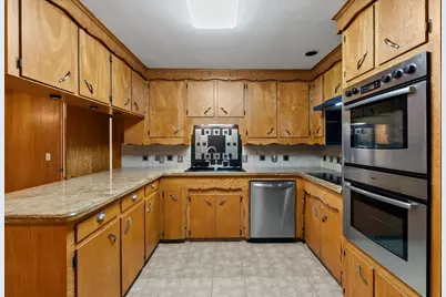 1404 S Main Street, Anahuac, TX 77514 - Photo 9
