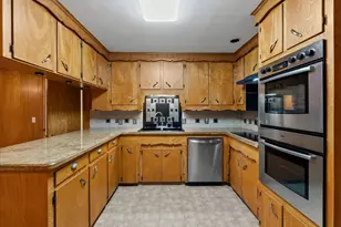 1404 S Main St, Anahuac, TX 77514 - Photo 9
