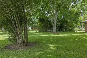 1404 S Main St, Anahuac, TX 77514 - Photo 3
