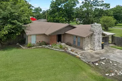1404 S Main Street, Anahuac, TX 77514 - Photo 1