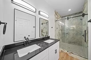 1512 W Blum St, Alvin, TX 77511 - Photo 23