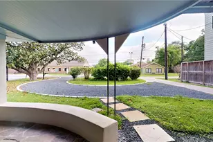941 W 17th St, Houston, TX 77008 - Photo 3