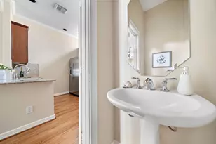 1913 Gillette St, Houston, TX 77006 - Photo 13