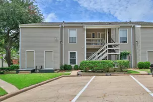 198 April Point Dr N, Conroe, TX 77356 - Photo 3