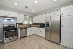 6322 Clemson St, Houston, TX 77092 - Photo 9
