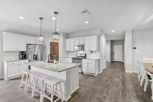 7906 Tamarind Ln, Baytown, TX 77521 - Photo 9